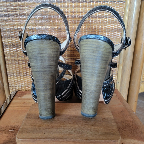 Gorgeous Coach Snakeskin Platform Sandles Sz 9B - Picture 4 of 5